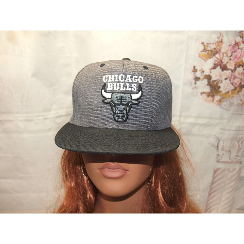 Chicago Bulls Hat Cap Snap Back Mitchell & Ness Gray NBA Basketball Unisex Heavy